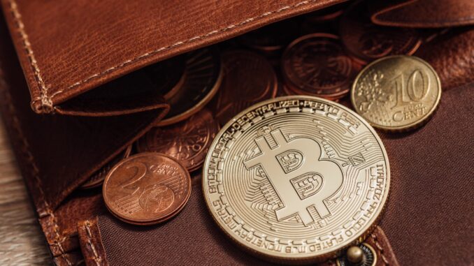 8,000 Dormant Bitcoin Suddenly Move: What’s Next For The Market? Bitcoin